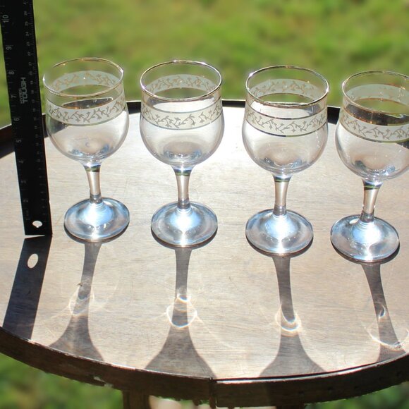 Vintage Victoria 24K Gold Goblets – Set of 4 – Holiday Barware – MCM – 8" – EUC - Picture 3 of 12